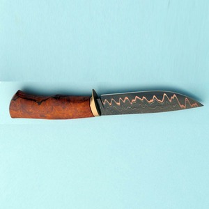 Cuchillo de Caza de Acero Damasco de Cobre Premium con Mango de Madera Burl y Funda de Cuero - Product Image 4