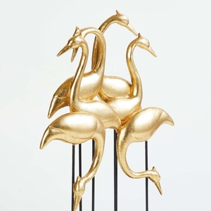 Escultura decorativa de Metal y aluminio para decoración, Escultura Moderna de Metal dorado con fabricación de la India - Product Image 4