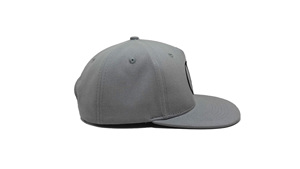 Casquette Snapback Adulte 5 Panneaux Structurée Personnalisable avec Logo Brodé, Fabriquée en Usine au Vietnam, Style Vintage Minimaliste - Product Image 2