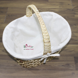 Panier à fleurs ovale multifonction Artex Dong Thap en jacinthe d'eau tressée minimaliste avec doublure en tissu - Product Image 3