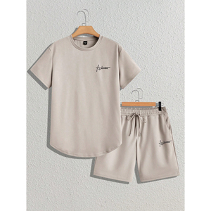 ชุดเสื้อยืดและกางเกงขาสั้นลำลองสำหรับผู้ชาย สีฟ้าอ่อน ลายโลโก้ Future ผ้าโพลีเอสเตอร์ผสมคอตตอน ระบายอากาศได้ดี เหมาะสำหรับฤดูร้อน ชุด 2 ชิ้น - Product Image 3