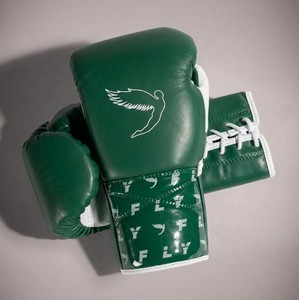 Guantes de Boxeo Profesionales White Fly para Kick Boxing y MMA, de Cuero, Ligeros, Transpirables, con Cierre de Cordones y Dedos Completos - Product Image 4