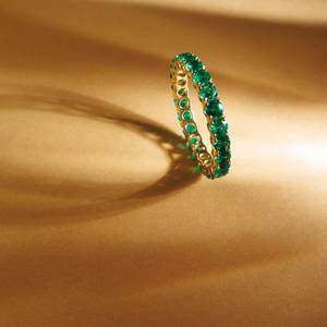 Anillo de Eternidad con Moissanita Ovalada Verde, Oro Amarillo de 18K con Baño de Rodio, Engaste de Garras, Joyería para Aniversario de Bodas para Mujer - Product Image 3