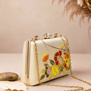 Pochette florale de luxe brodée de perles, symphonie florale, sac artisanal de créateur - Product Image 4