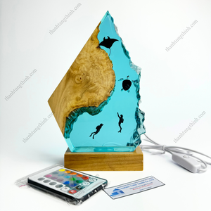 Lampe de table en résine océanique 3D avec télécommande RGB et base en bois, fabriquée au Vietnam - Product Image 4