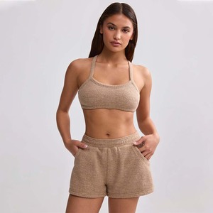 กางเกงขาสั้นผ้าเทอร์รี่สีน้ำตาลมอคค่ารุ่นใหม่ล่าสุดสำหรับผู้หญิง มีกระเป๋า เนื้อผ้านุ่มพิเศษ สวมใส่สบาย ระบายอากาศได้ดี เหมาะสำหรับออกกำลังกายและฟิตเนส - Product Image 1