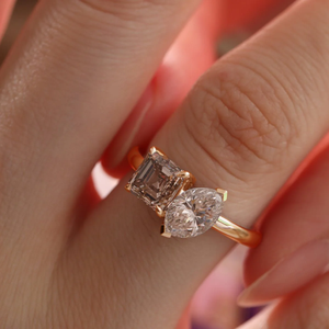 แหวนทองคำแท้ประดับเพชรแล็บโกรว์ทรง Asscher 1.5 กะรัต และทรง Marquise 1 กะรัต รับรองโดย IGI ดีไซน์ Toi Et Moi หรูหรา แหวนสองเม็ดแบบ Bypass สง่างาม - Product Image 2