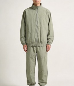 Ensemble de survêtement unisexe personnalisé, imperméable, écologique, en nylon, coupe-vent, léger, surdimensionné, streetwear, deux pièces, couleur unie - Product Image 3