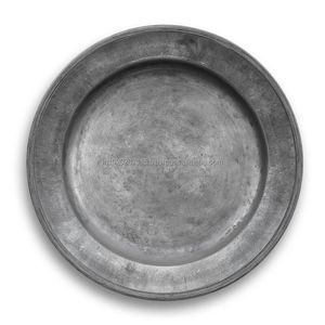 Assiette de présentation en métal conçue pour les arrangements de table de banquet de mariage, offrant un support élégant pour les assiettes à dîner partout. - Product Image 2