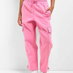 Pantalon cargo femme sur mesure OEM, coupe ample, tissu en coton respirant et résistant, design avec plusieurs poches pour un usage décontracté et en voyage. - Product Image 1