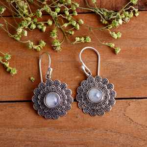 Pendientes de Aro de Plata de Ley 925 con Piedra Lunar Arcoíris Natural, Diseño de Loto Oxidado, Hechos a Mano, Estilo Boho, Regalo de Boda para Mujer, Joyería al por Mayor - Product Image 1