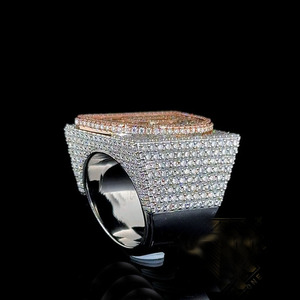 Anillo Personalizable de Plata de Ley con Baño de Rodio y Moissanita Corte Baguette en Forma de D, Estilo Hip Hop, para Hombre, Mujer, Unisex - Product Image 4