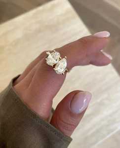 Anillo de compromiso Toi et Moi con 3 diamantes cultivados en laboratorio, ovalados y en forma de pera, anillo de diamantes Toi et Moi en oro de 14k, certificado por IGI. - Product Image 1