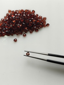 Natural Red <b>Garnet</b> 3MM Heart Shape Best Quality Loose Gemstones For Jewelry Making - Product Image 4