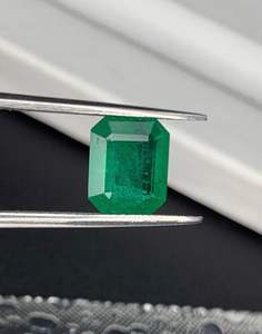 Esmeralda zambiana natural de primera calidad, talla octogonal, para uso en joyería de alta gama. - Product Image 1