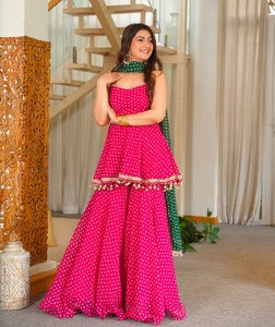 Ensemble palazzo long pour femme en faux georgette traditionnel avec imprimé Bandhej, dupatta vert et pompons, idéal pour les occasions de mariage - Product Image 1