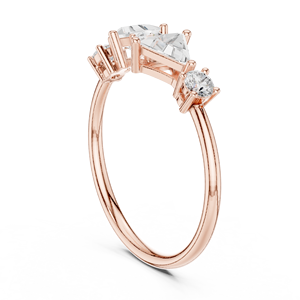 Anillo de Oro Rosa con Tres Diamantes Cultivados en Laboratorio de Diferentes Formas para Mujer |   Anillo de Compromiso o Promesa con Diseño Triangular y Redondo de Princesa - Product Image 3