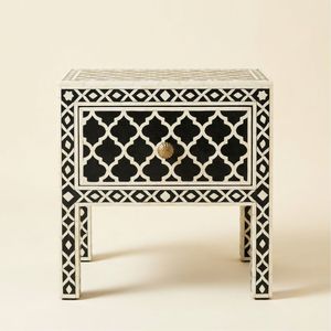 Mesita de Noche Negra con Incrustaciones de Hueso Marroquí, 1 Cajón, Hecha a Mano, Mesa Auxiliar de Lujo, Mueble con Incrustaciones Indias, Mesa Decorativa de Lujo - Product Image 1
