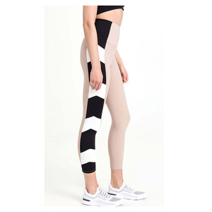 Leggings taille haute couleur nude, pantalon de sport à blocs de couleur noir et blanc, avec panneaux rayés en zigzag pour femme - Product Image 3