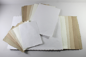 Papel reciclado de algodón hecho a mano sin ácido ni madera para tarjetas A4 de 300 g/m² con borde deckledge / Hojas de dibujo, venta al por mayor de material escolar - Product Image 4