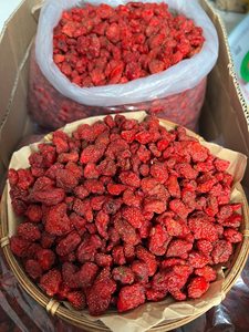 Premium Freeze Dried Strawberry Diced Fruit for Snowflake Crisp <b>Cake</b> Decoration Bulk Supply Vietnam Factory - Product Image 2