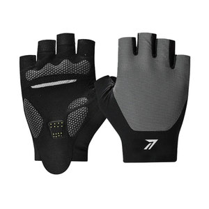 Gants de cyclisme style Peloton pour hommes et femmes, demi-doigts, rembourrés, respirants, antidérapants, logo personnalisé, OEM, vente en gros, directement de l'usine, faible MOQ - Product Image 4