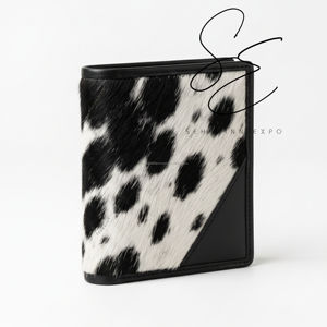 Cartera Bifold de Cuero Genuino para Hombre, Hecha a Mano con Pelo de Vaca, Estilo Vaquero Occidental, Tarjetero y Monedero - Product Image 1
