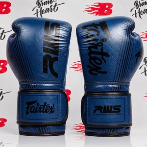 ถุงมือชกมวย Fairtex หนังแท้ สีฟ้าและดำ สำหรับฝึกซ้อม พร้อมแผ่นรองนุ่ม - Product Image 6