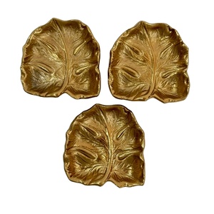 Ensemble de 3 plateaux en feuilles de papaye au design moderne, pour servir des collations sèches, plaqués or noir par R B Overseas, au prix le plus bas en Inde - Product Image 1