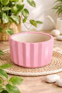 Pot de fleurs en céramique design pour intérieurs modernes et contemporains. Pot de fleurs en céramique de luxe pour une présentation et une décoration élégantes des plantes. - Product Image 2