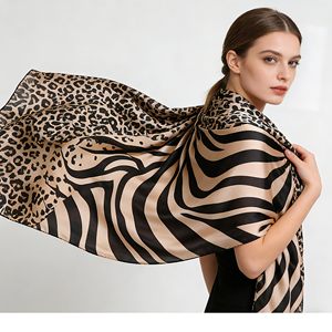 Écharpe en soie à impression numérique personnalisée avec votre propre design, fournisseur d'écharpes en soie, écharpe en soie de mûrier pure pour femmes - Product Image 4