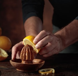 Presse-agrumes manuel en bois naturel avec bol, pour citron et orange, outil d'extraction de jus, vente en gros - Product Image 5