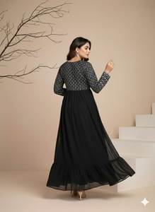 Robe Anarkali en soie de diamant de qualité supérieure, broderie et sequins, longueur au sol 56 pouces, entièrement cousue, tenue de soirée, vente en gros - Product Image 4