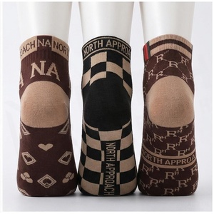 Chaussettes de sport respirantes bleues à motif géométrique pour adultes – Collection Printemps - Product Image 2