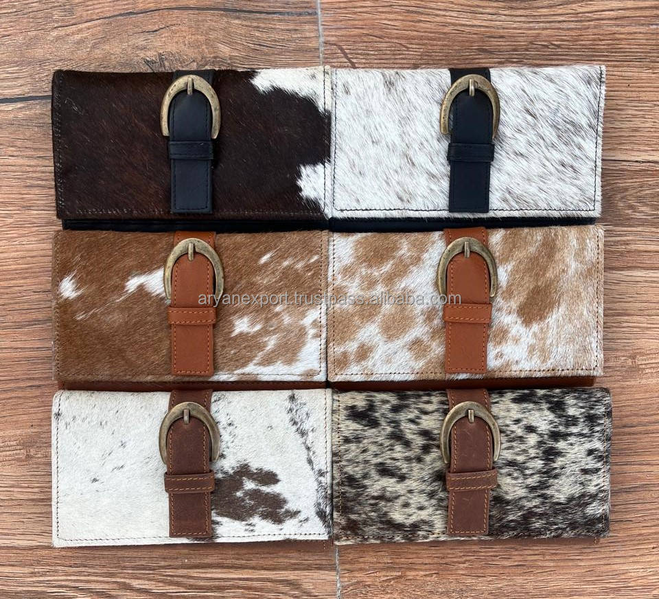 สีน้ำตาล/แทน/สีดำ