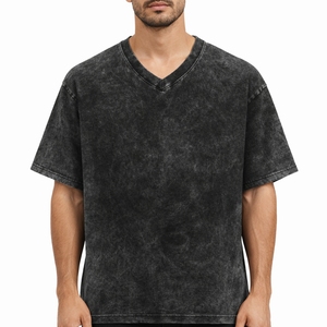 Camiseta Negra Oversize con Cuello en V para Hombre, Estilo Vintage, Casual, Cómoda, de Algodón Premium Tejido, Ecológica - Product Image 1