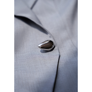 Chaleco Elegante Gris para Mujer con Solapa Entallada, Manga Casquillo, Lazos en la Espalda y Peplum, Estilo Oficina/Negocios NERINA (ODM/OEM) - Product Image 6