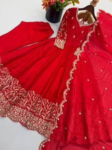 Nouvelle Robe Anarkali pour Femme en Faux Georgette Écologique de Haute Qualité, Design Traditionnel Indien et Pakistanais avec Touche Moderne, Prête à Porter - Product Image 3
