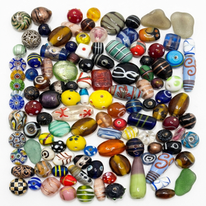 Perles en verre soufflé à la main, ornées de détails artistiques, pour la création de bijoux, l'artisanat, les accessoires de mode, la décoration et la vente en gros. - Product Image 1