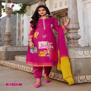 Meilleur ensemble Kurti-Pant & Dupatta en soie Dola avec broderies à la main pour occasions spéciales et fêtes, fournisseur mondial à prix de gros - Product Image 1