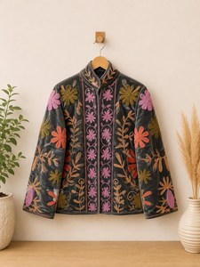 Veste artisanale en velours brodée Suzani, style vintage, pour festival, manteau d'hiver, vêtement bohème, blazer - Product Image 1