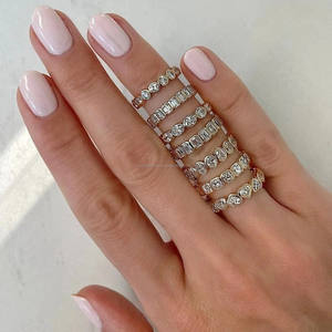 Alliance minimaliste assortie de 3,50 mm, sertie de pierres éternelles, style est-ouest, coupe ovale, argent sterling, moissanite - Product Image 2