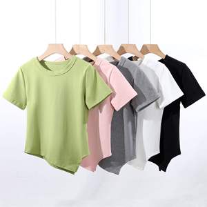 T-shirt à manches courtes col rond noir pour femme, coupe ample, tissu jersey 100% coton, style minimaliste, à porter au printemps et en été - Product Image 5
