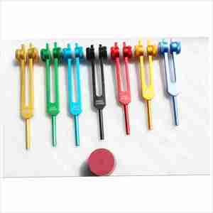 Juego de 7 diapasones de aluminio de alta calidad para terapia de sonido, equilibrio de chakras, relajación y meditación con estuche. - Product Image 2