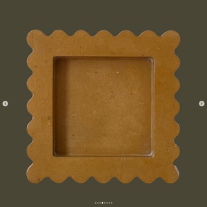 Plateau carré festonné en marbre doré Indus, plateau de service décoratif en pierre naturelle, décoration de luxe pour la maison - Product Image 1