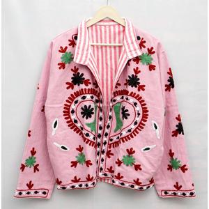 Chaqueta de Mujer de Algodón con Cuello Mandarín y Manga Larga, Bordada a Mano con Flores Rosas, Marca WOODEN BLOCK CRAFT INDIA, para Primavera - Product Image 2