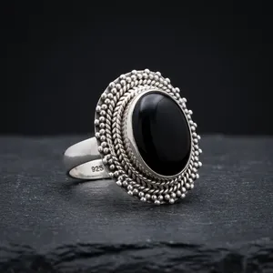 Precio al por mayor Anillo de mujer de plata 925 de diseño indio hecho a mano con dedos de ajuste de incrustaciones de perlas de diamante de forma ovalada de ónix negro - Product Image 3