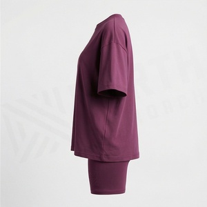 Ensemble sportif 2 pièces pour femme, couleur unie, t-shirt à manches courtes et short au-dessus du genou, coupe ample, col rond, design embossé - Product Image 3