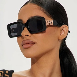 2024 European American Fashion Trendy Sunglasses for Women <b>Square</b> Minimalist PC <b>Frame</b> UV400 TAC Lenses Small <b>Frame</b> Street Style - Product Image 2