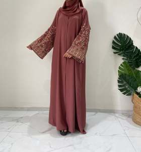 Abaya élégante et modeste en polyester perlé pour femme, couleur rose poudré, manches longues, coupe ample, longueur ras du sol, séchage rapide, respirante - Product Image 3
